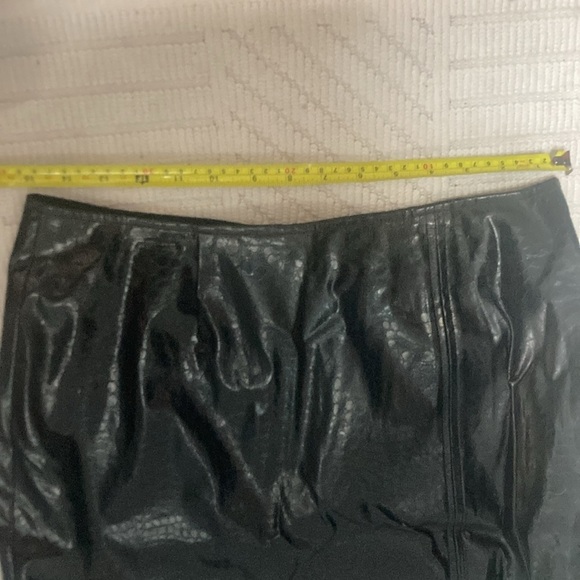 Faux leather polyester black snakeskin print women size 12 skirt vintage studio - Picture 8 of 11